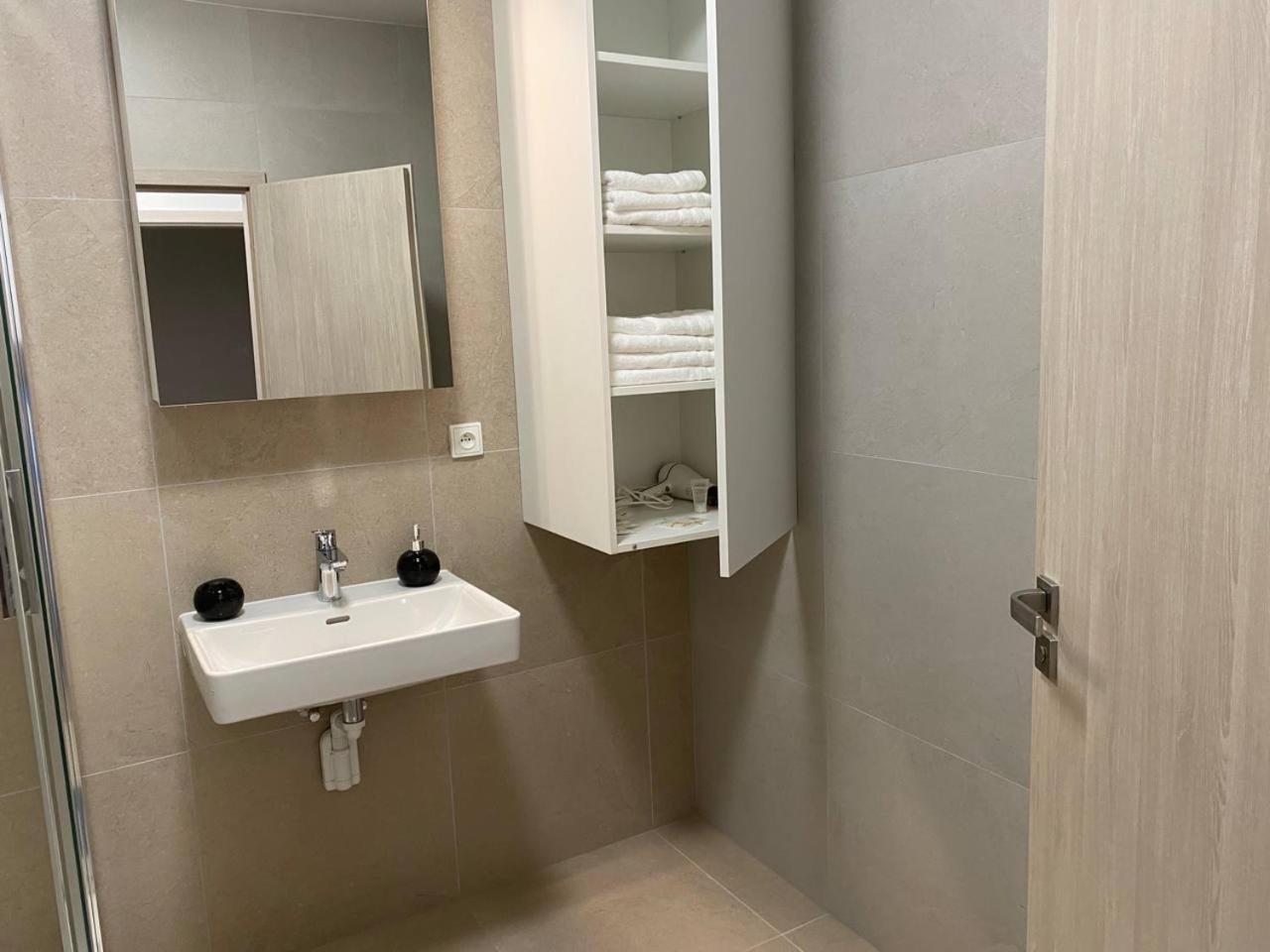Perla Hradce 101 Daire Hradec Králové Dış mekan fotoğraf